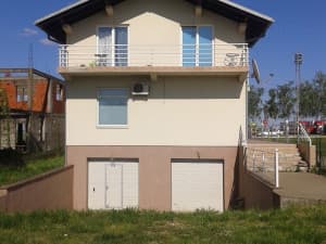 House with commercial space photo 2