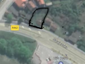 Selling a 667 sqm plot with an old house.