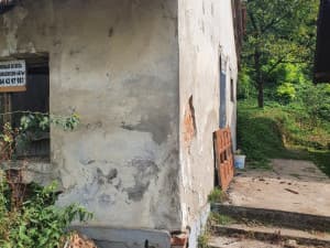 Selling a 667 sqm plot with an old house. photo 4