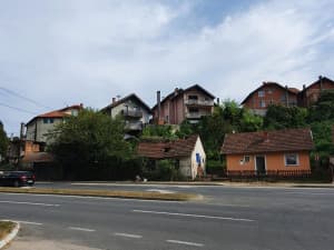 Selling a 667 sqm plot with an old house. photo 6