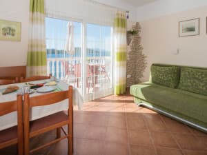 Selling in the center of Neum, Villa 20m from the sea, first row. photo 9