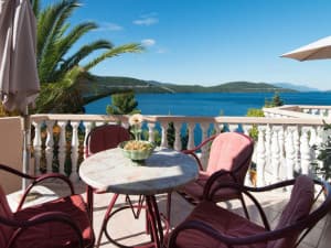 Selling in the center of Neum, Villa 20m from the sea, first row. photo 8