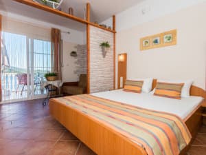 Selling in the center of Neum, Villa 20m from the sea, first row. photo 16