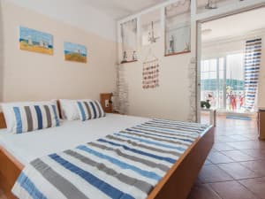 Selling in the center of Neum, Villa 20m from the sea, first row. photo 5