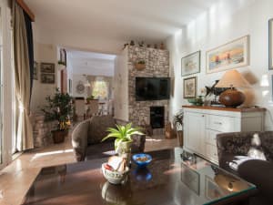 Selling in the center of Neum, Villa 20m from the sea, first row. photo 2