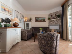 Selling in the center of Neum, Villa 20m from the sea, first row. photo 12