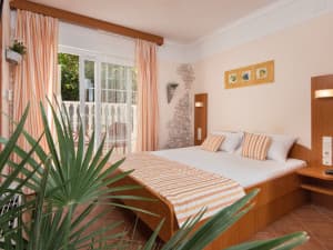 Selling in the center of Neum, Villa 20m from the sea, first row. photo 14
