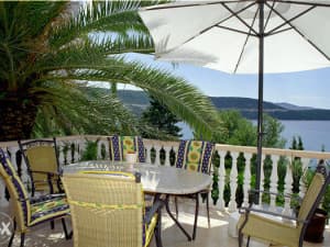 Selling in the center of Neum, Villa 20m from the sea, first row. photo 3