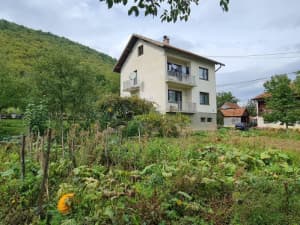 HOUSE WITH LARGE YARD NEAR VRELA BOSNE - ILIDZA
