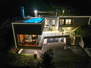 MOVE-IN READY modern villa with a view of the city photo 3