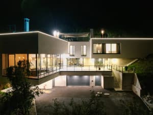 MOVE-IN READY modern villa with a view of the city photo 5