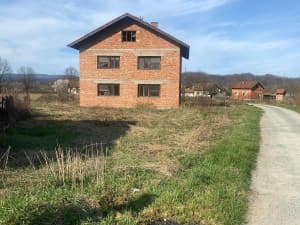 Selling a house and several fields in the village of Sizje