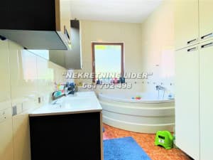 House with multi-purpose commercial space (280m2), Ši Selo photo 10