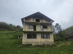 Land and derelict building in Hadžići municipality