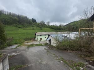 Land and derelict commercial premises in the municipality of Hadžići