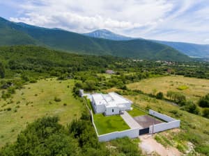 Newly built villa with a pool for rent in Mostar photo 16