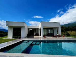 Newly built villa with a pool for rent in Mostar