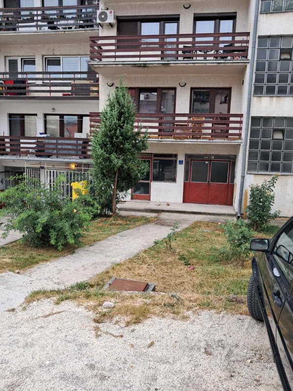 Sigenx sells a three-room apartment / East Sarajevo / Cara Lazara / 105 m2