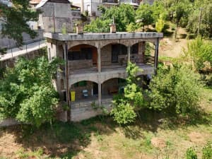 Sigenx sells a house and land / Hrasnica / 1100 m2