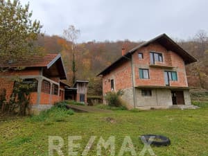 House for sale in Gornji Podgradci with 19 dN of land