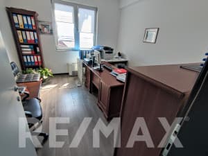 Stambeno-poslovni objekat Budžak 444m2, plac 536m2, parking photo 8
