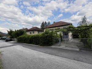 House with a yard in a quiet location / Rajlovac