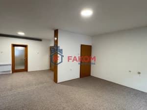 Iznajmljujemo poslovni prostor u Centru photo 10