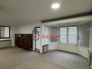 Iznajmljujemo poslovni prostor u Centru photo 6