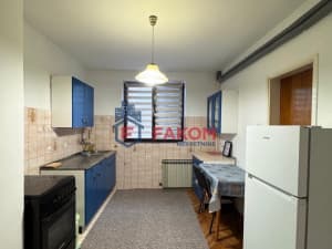 Iznajmljujemo poslovni prostor u Centru photo 11