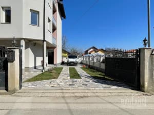 BAULAND / House of recent construction with 4 separate apartments / Osijek photo 2