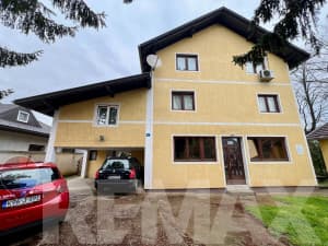 House in an excellent location | 3 apartments and commercial spaces | Kuljani