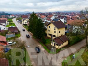 House in an excellent location | 3 apartments and commercial spaces | Kuljani photo 2