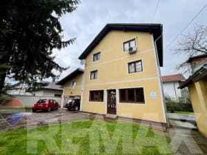 House in an excellent location | 3 apartments and commercial spaces | Kuljani photo 6