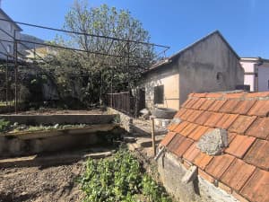 Land with a house for sale in Rodoč
