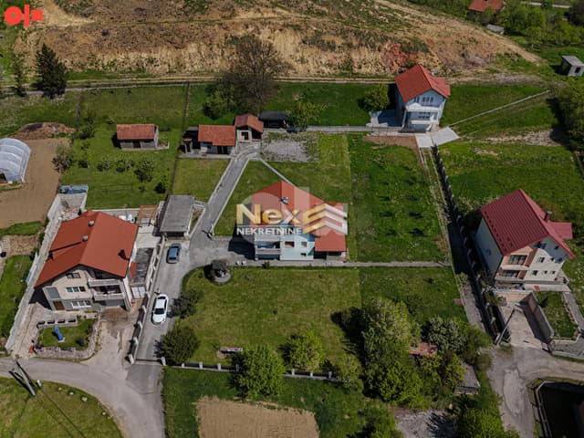 House with yard / Breza 87 m2