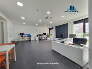 Commercial space with garage 81 m2 / Stup photo 2