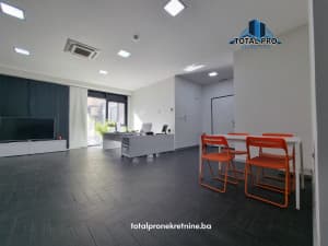 Commercial space with garage 81 m2 / Stup photo 3