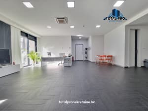 Commercial space with garage 81 m2 / Stup photo 11