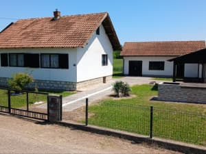 House with land of 14 ares and auxiliary buildings