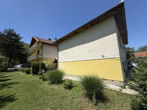 Two houses Vrelo Bosne Ilidža on a plot of 1500 m2