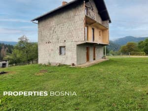 House with 10,000m2 of land photo 2