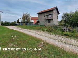 House with 10,000m2 of land