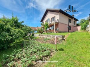 House with garden 532 m2 / Kovačići