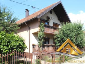 Family house with yard and auxiliary buildings, town of Živinice