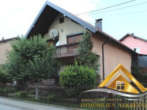 Family house with yard and auxiliary buildings, town of Živinice photo 2