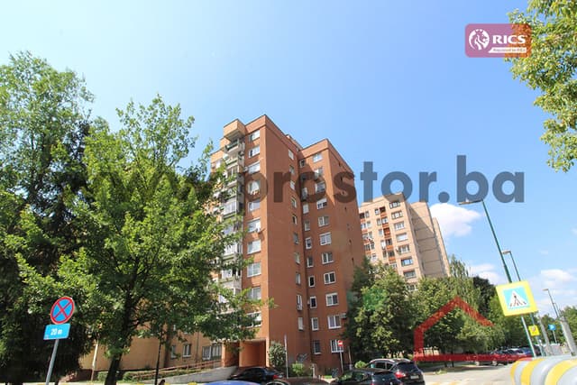 Three-room apartment with a loggia, Alipašino Polje