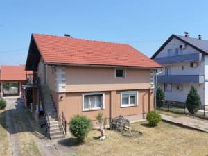 House with 5 apartments and commercial space in Budžak
