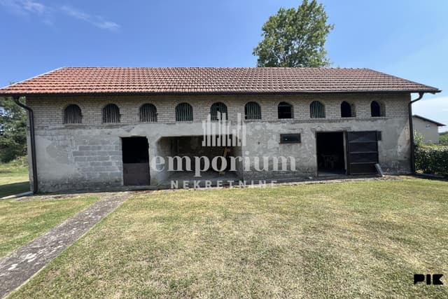House with auxiliary building and land of 14,034 m² photo 5
