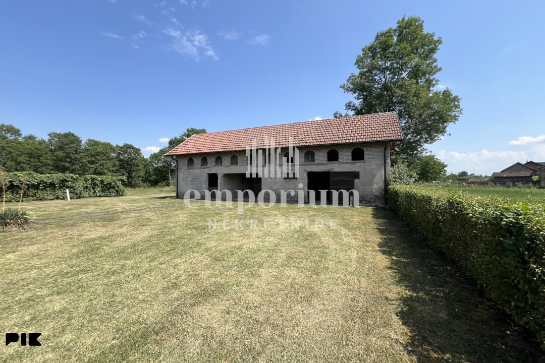 House with auxiliary building and land of 14,034 m² photo 4