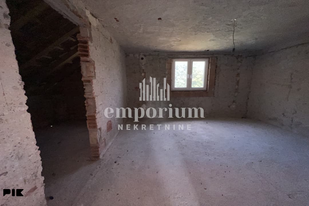 House with auxiliary building and land of 14,034 m² photo 14